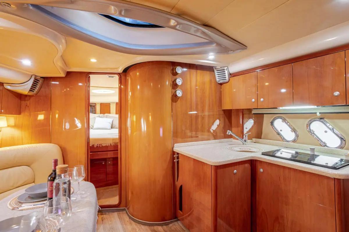 Confortable Y Lujoso Yate Deportivo Botel